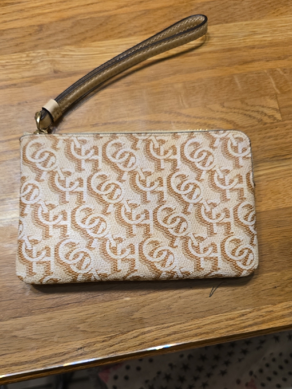 COACH!! BEIGE WRISTLET CLUTCH